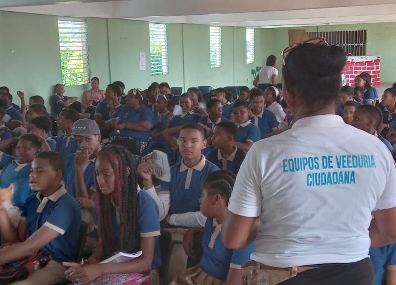 Cine fórum comité de veeduría ciudadana en San Cristóbal