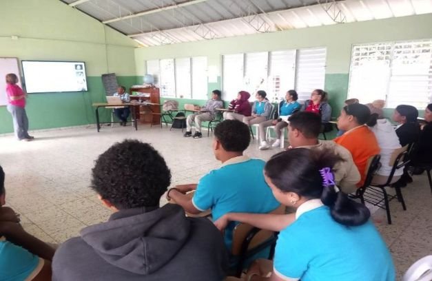 Taller sobre prevención de violencia y embarazo en adolescentes escuela primaria la ciénaga, ocoa